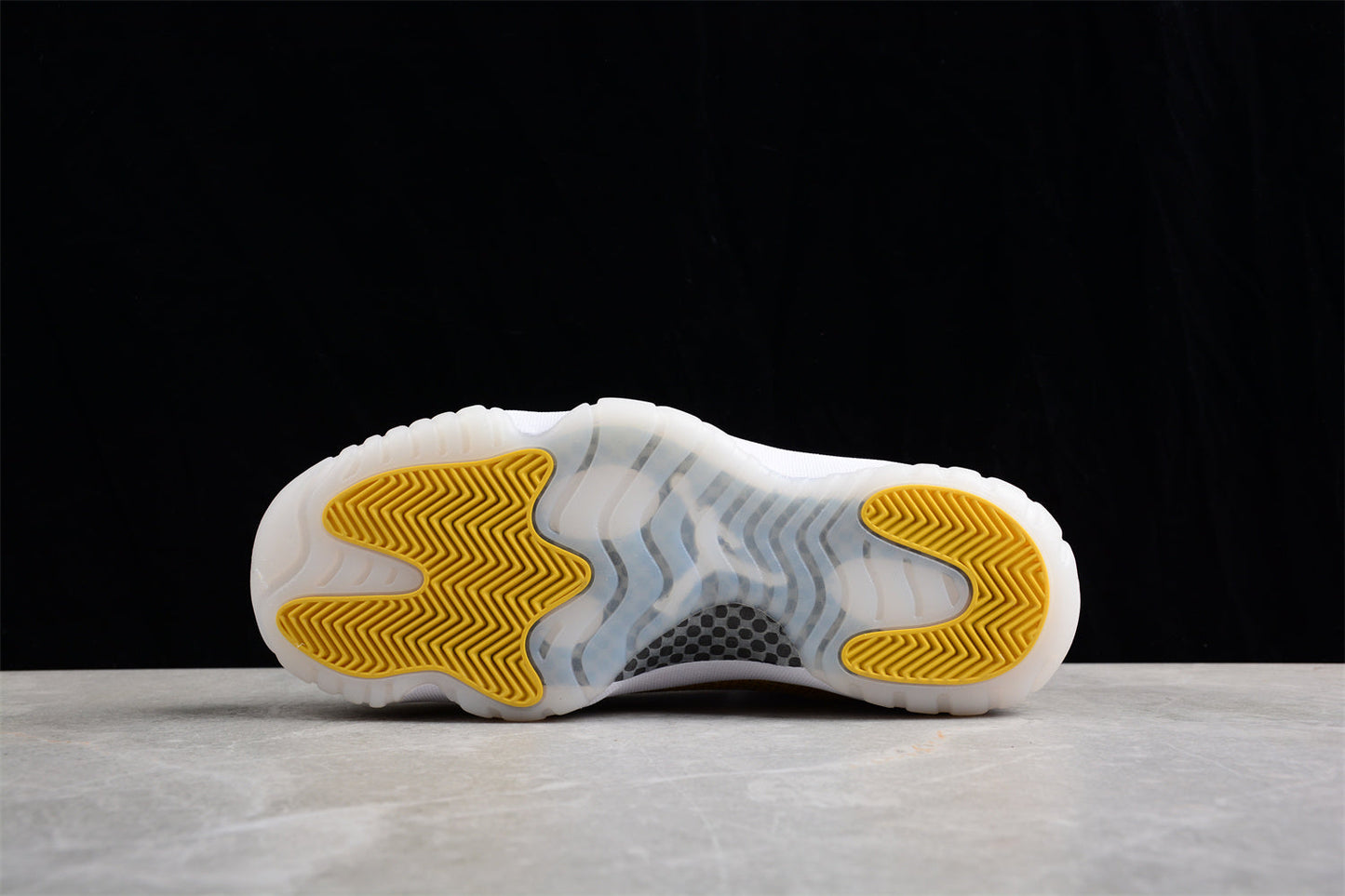 Air Jordan AJ11 Low SE "Yellow Snakeskin"