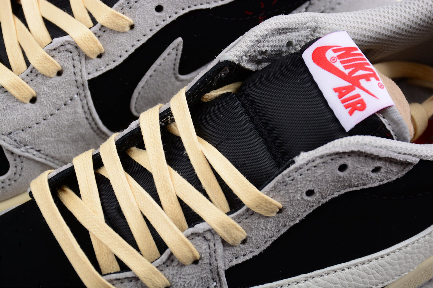 Travis Scott x Air Jordan 1 Low "Reverse Mocha"