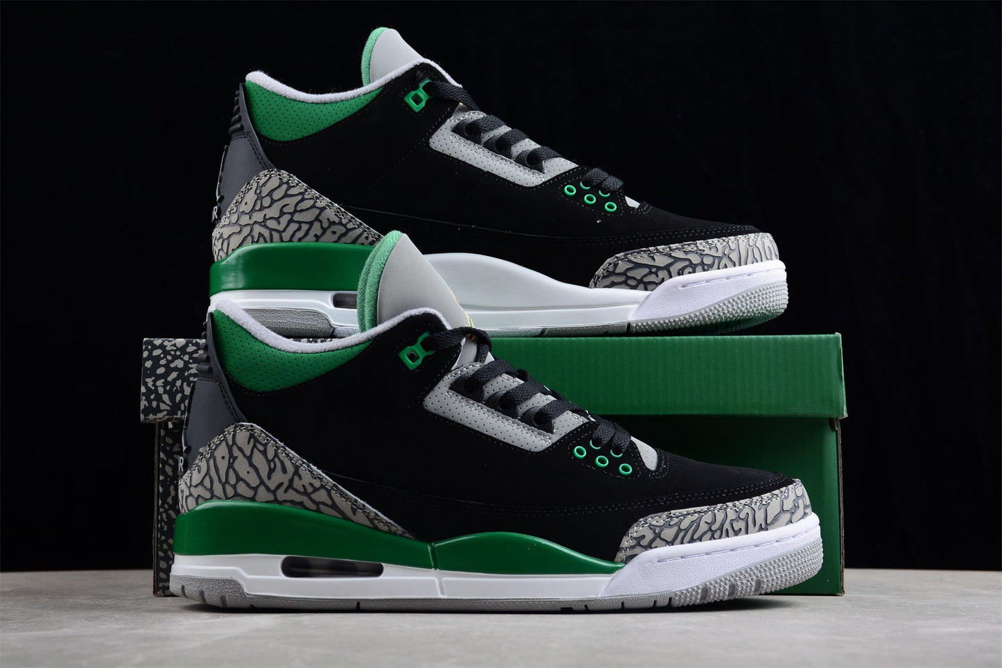 Nike Air Jordan 3 Retro "Pine Green"