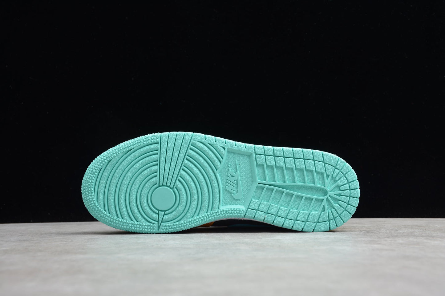 Nike Air Jordan 1 Mid SE GS "Clover Aurora Green"
