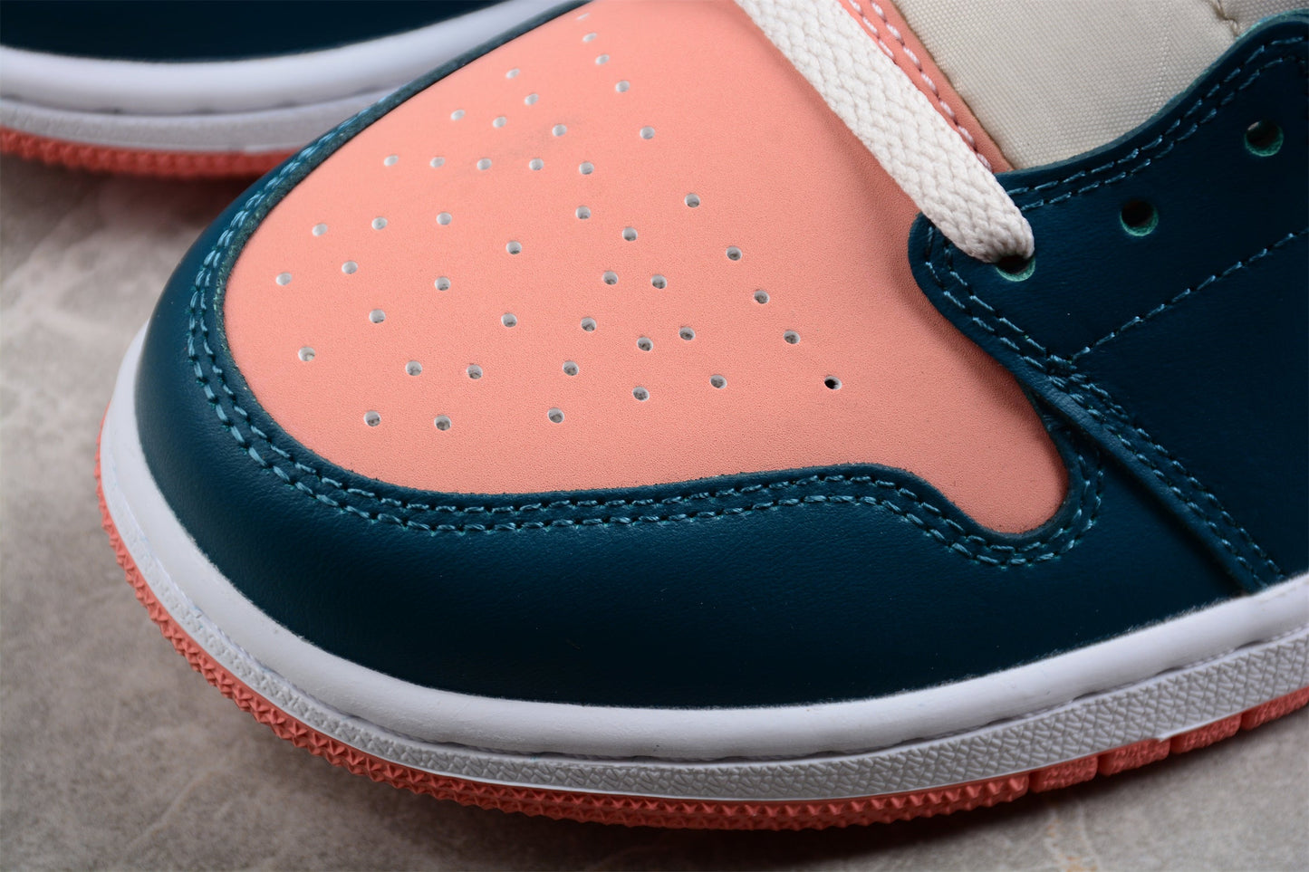 Nike Air Jordan 1 Mid "Dark Teal Green"