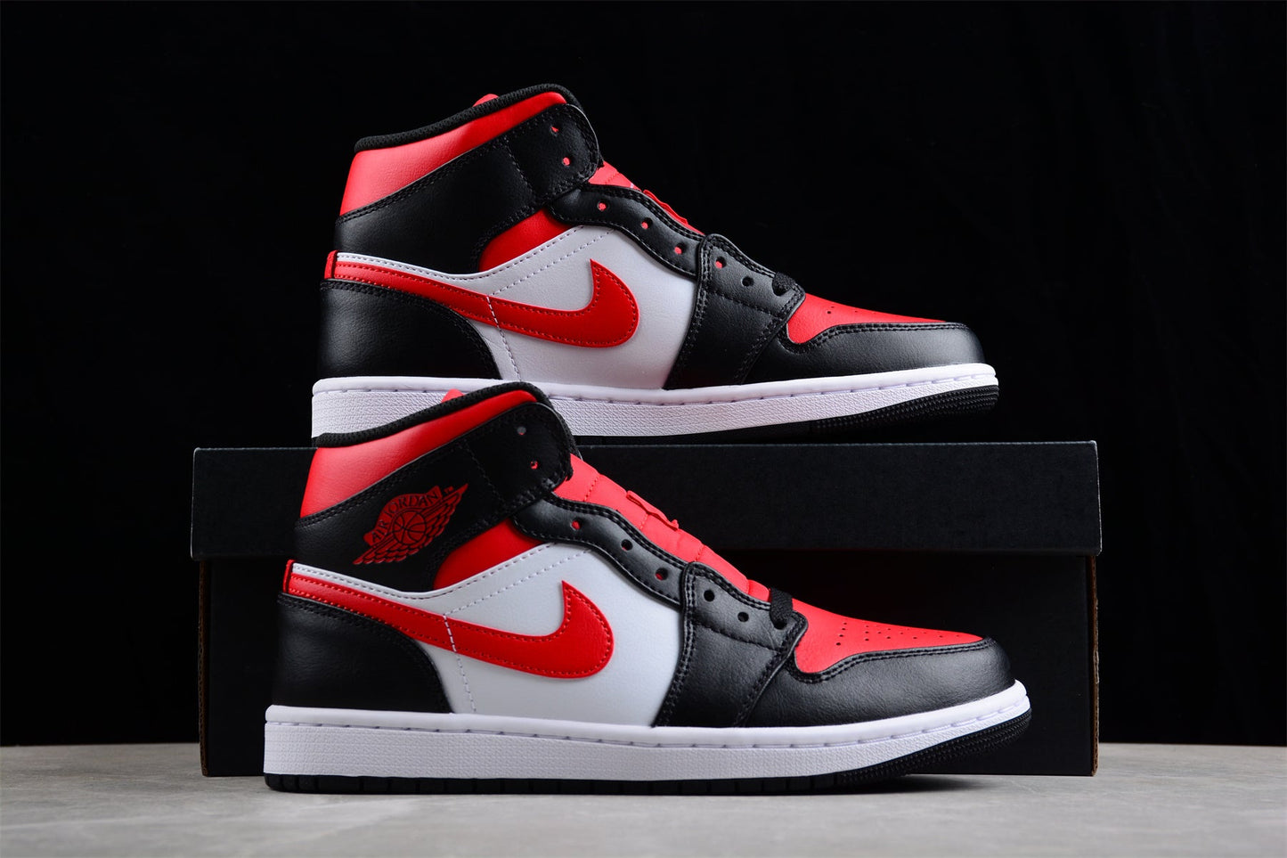 Nike Air Jordan 1 Mid "White Black Red Bred Toe"
