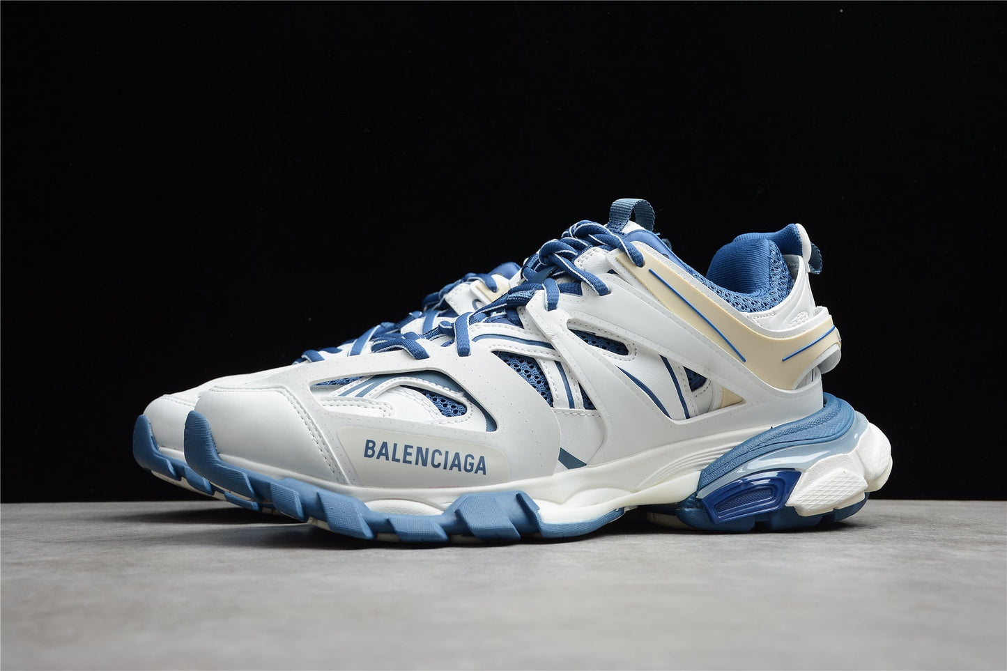 Men's White & Blue Track Lifestyle Sneakers