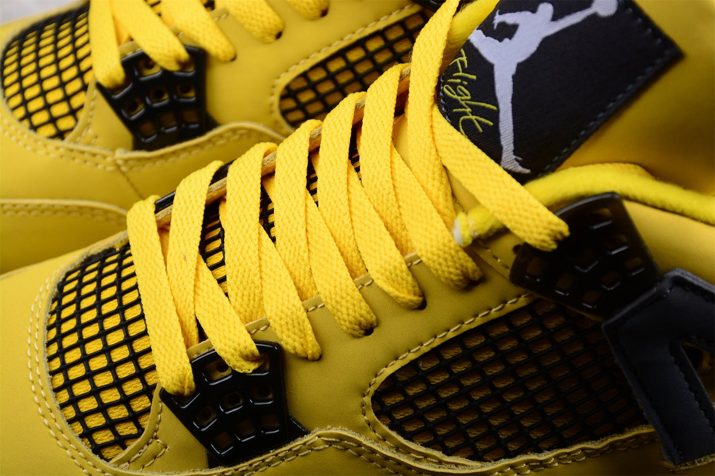 Air Jordan 4 Retro "Lightning"