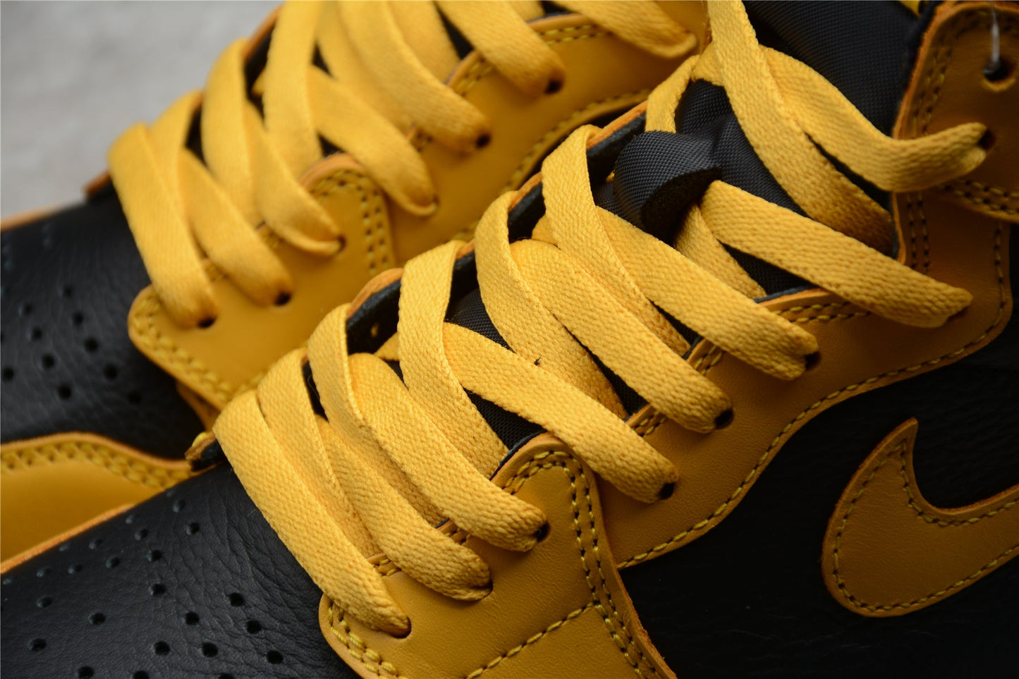 Air Jordan 1 High OG “Pollen”