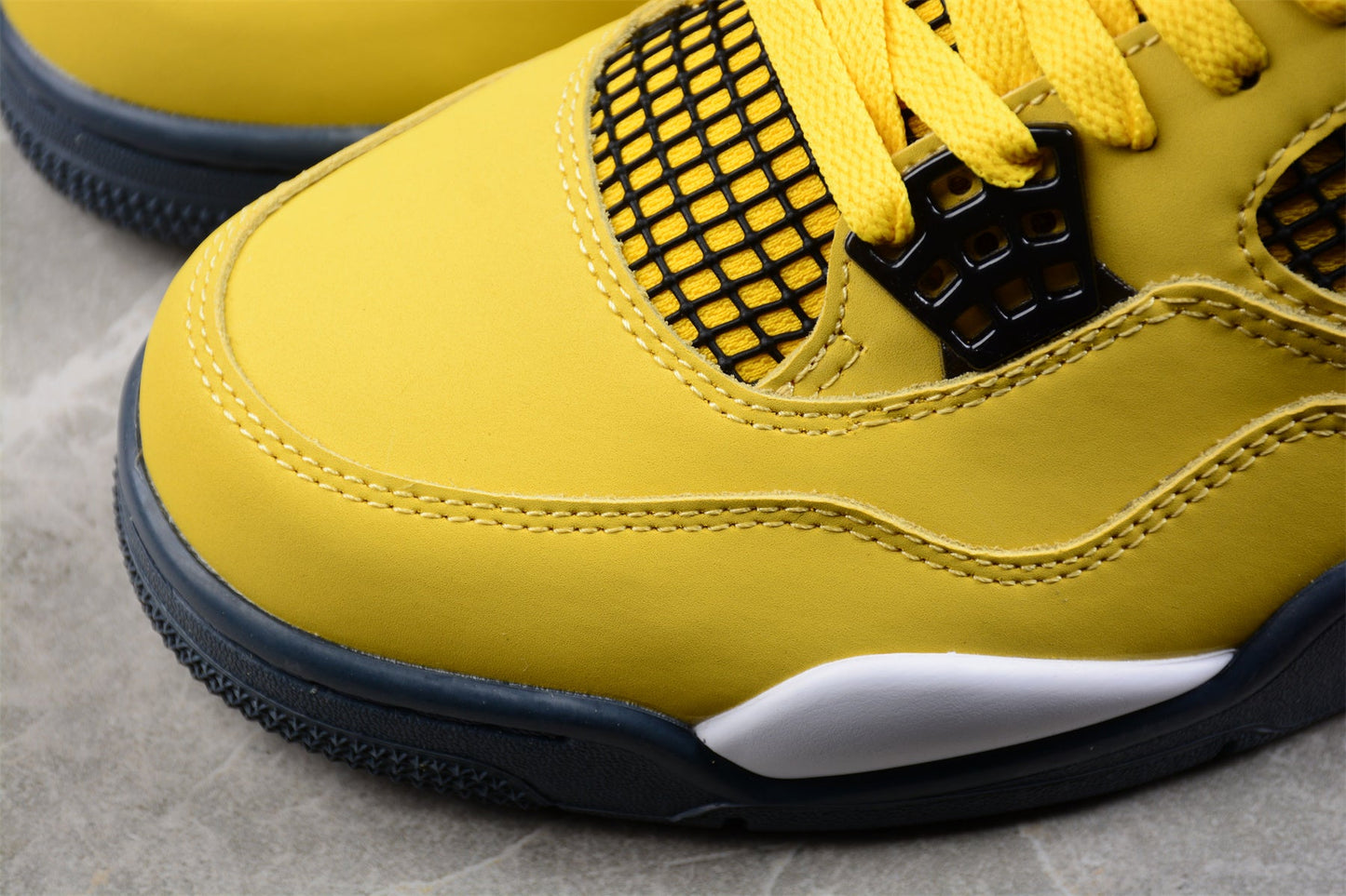 Air Jordan 4 Retro "Lightning"