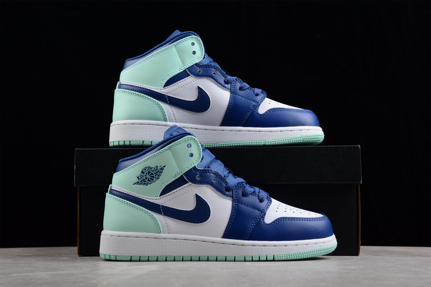 Nike Air Jordan 1 Mid "Mint Foam"