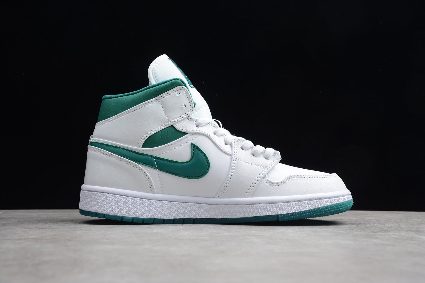 Air Jordan 1 Mid "White/Mystic Green"