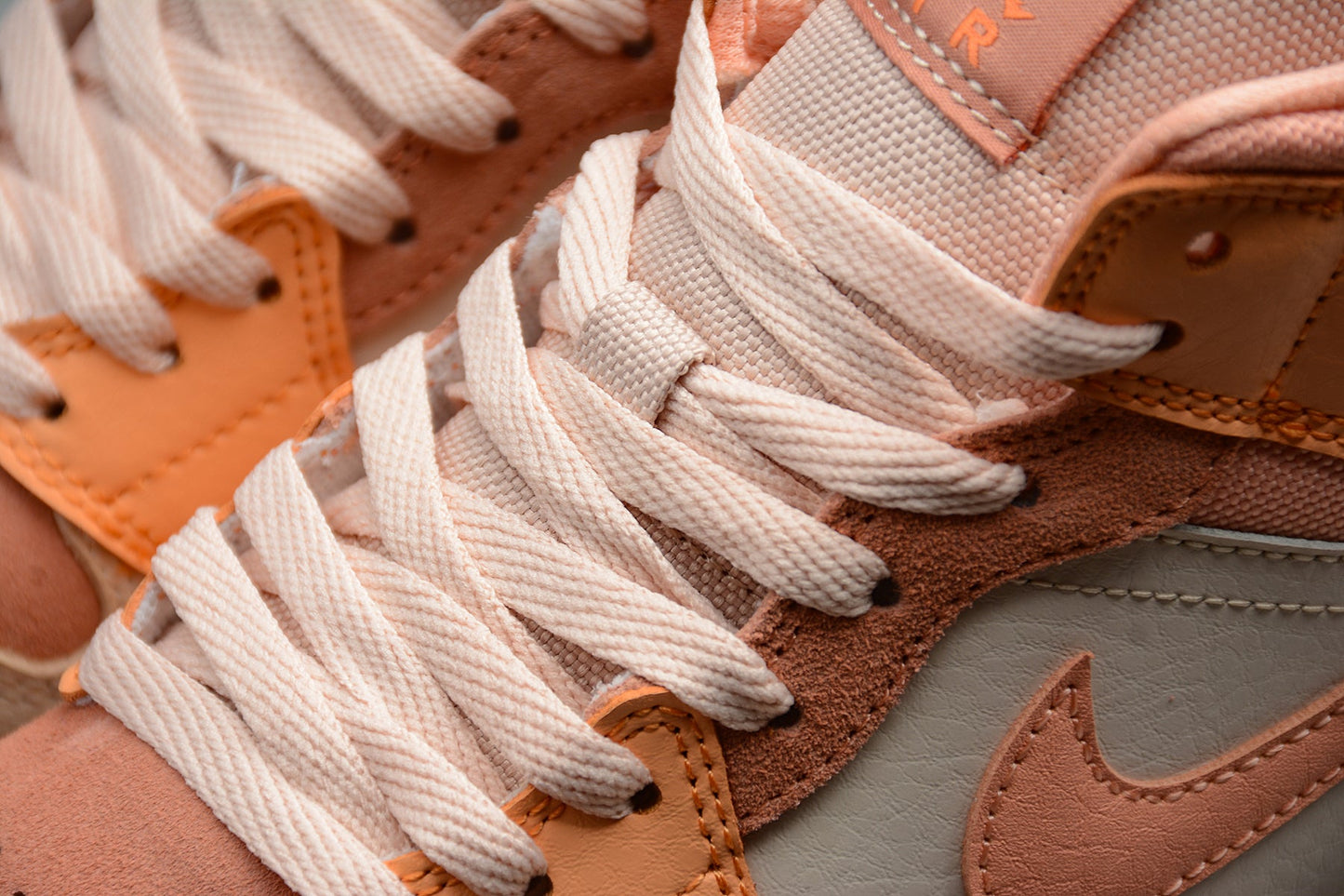Nike Air Jordan 1 Mid "Apricot Orange"