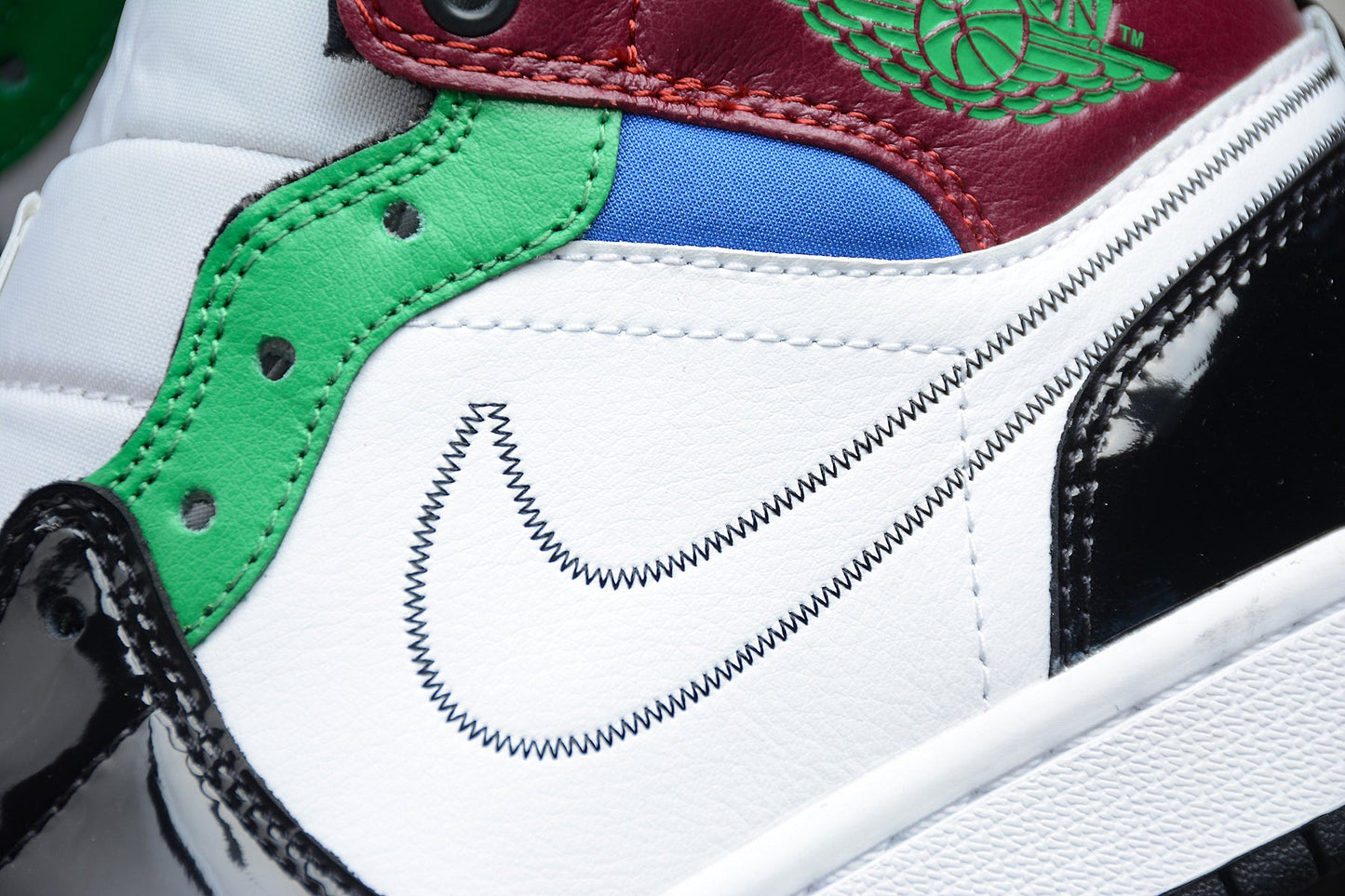 Air Jordan 1 Mid SE "Black White University Red"