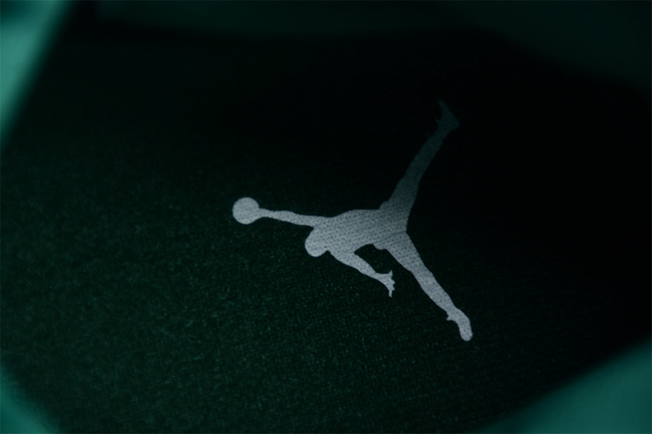 Air Jordan 11 Retro "White and Green"