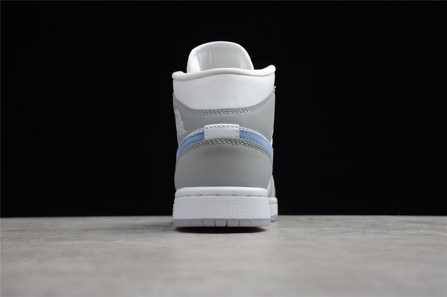 Air Jordan 1 Mid "Wolf Grey Aluminum"
