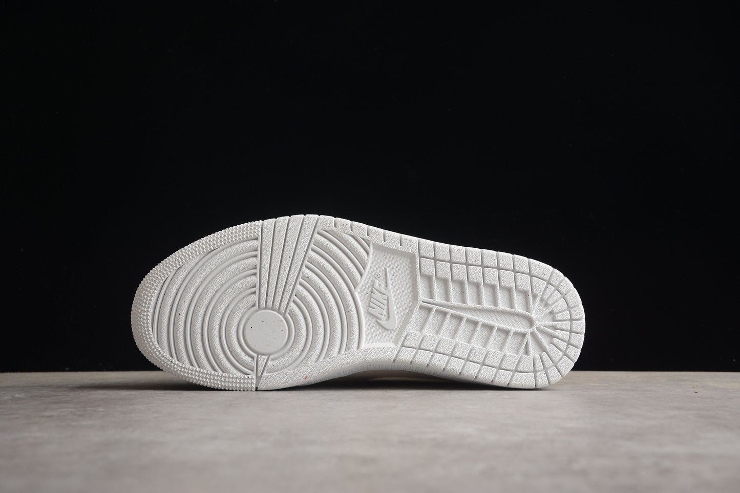 Air Jordan 1 Mid SE "Sanddrift"