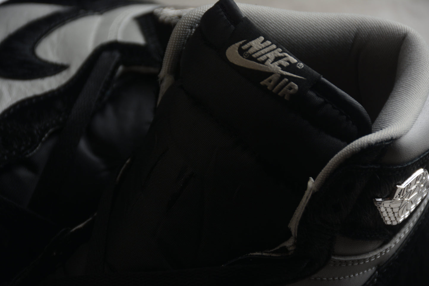 Nike Air Jordan 1 Retro High OG “Black/Medium Gray”