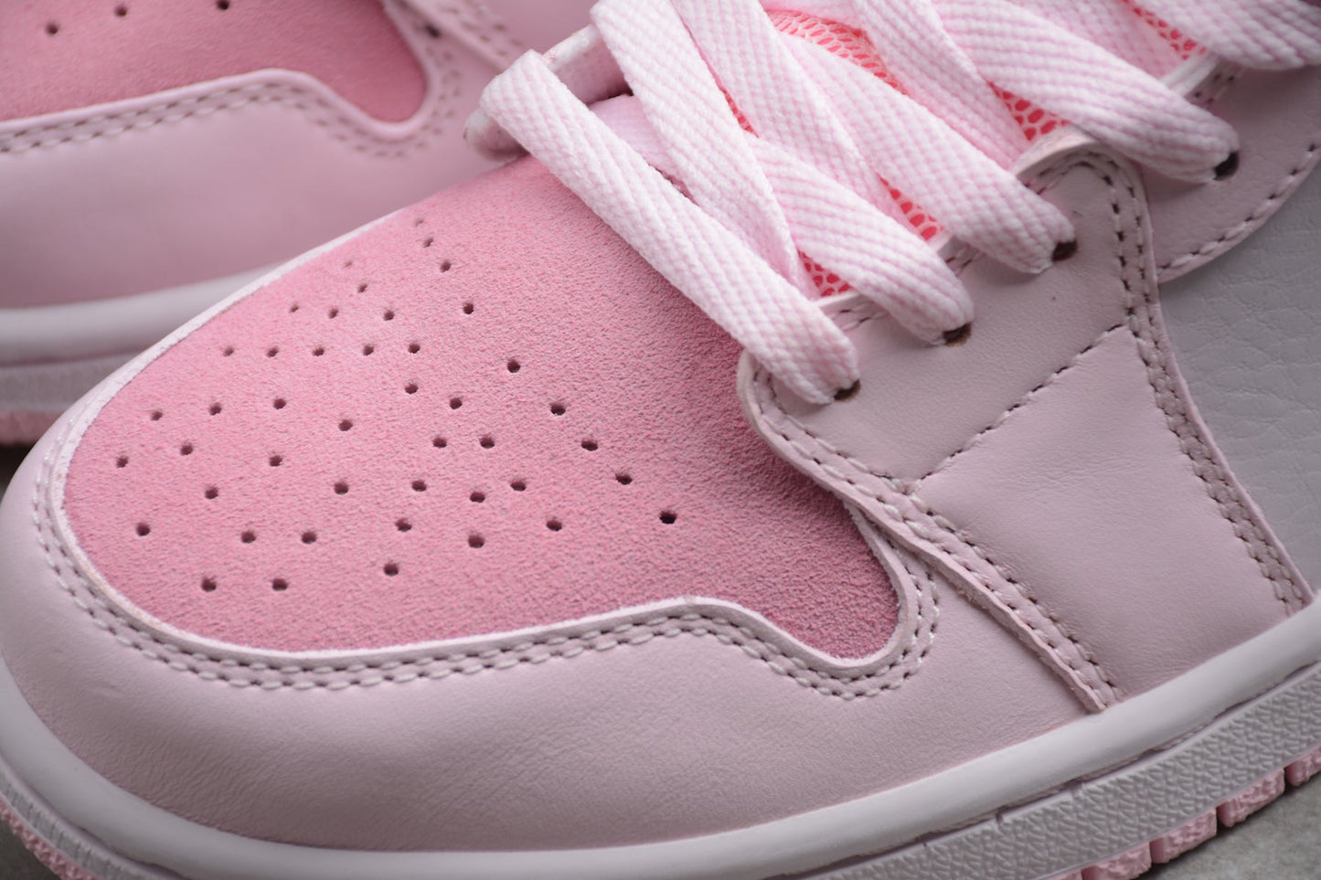 Air Jordan 1 Mid 'Digital Pink'