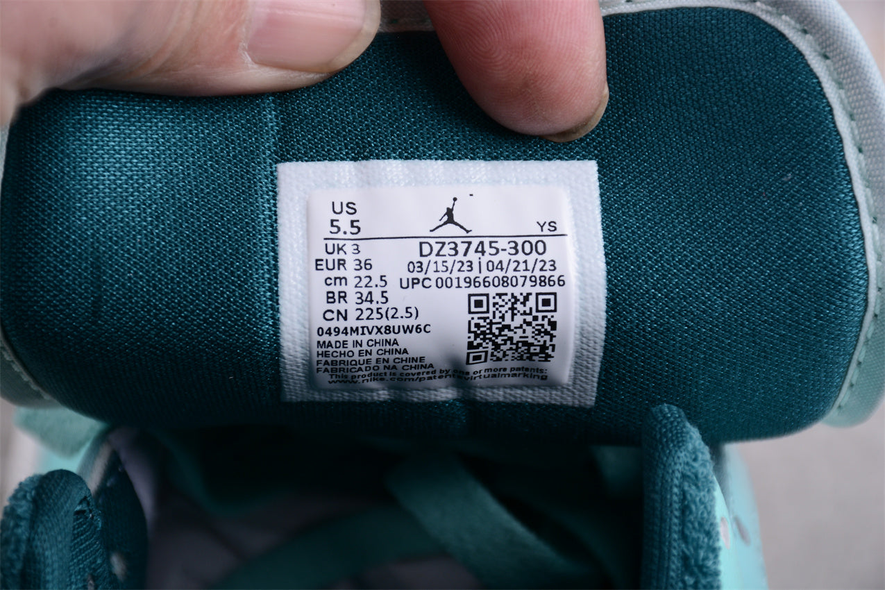 Air Jordan 1 Mid SE "Bleached Turquoise"