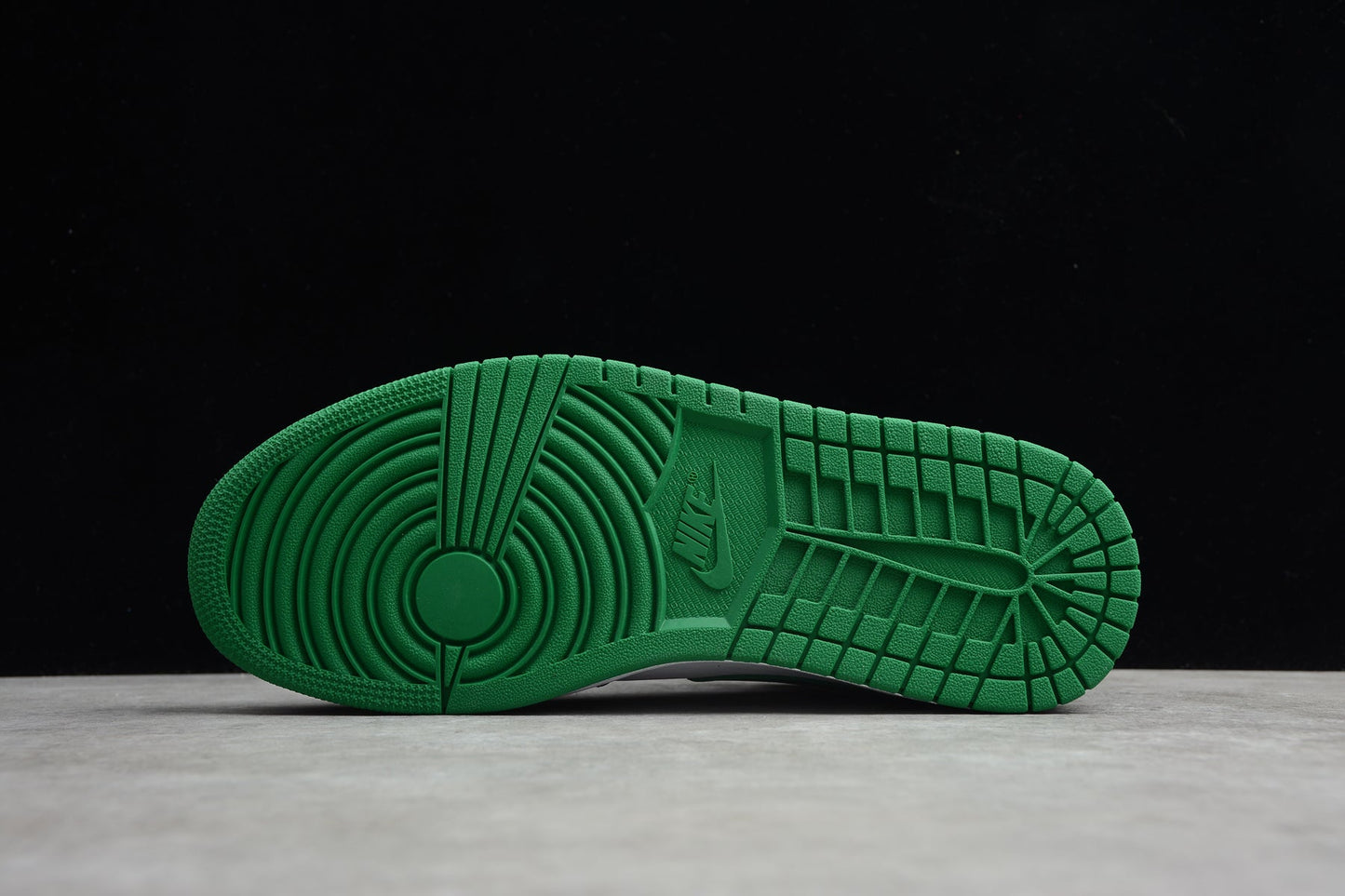 NIKE AIR JORDAN 1 MID "PINE GREEN"