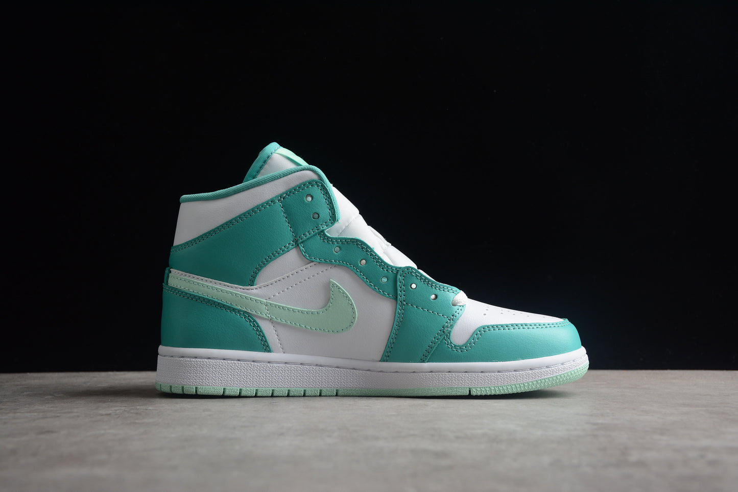 Nike Air Jordan 1 Mid "Washed Teal"