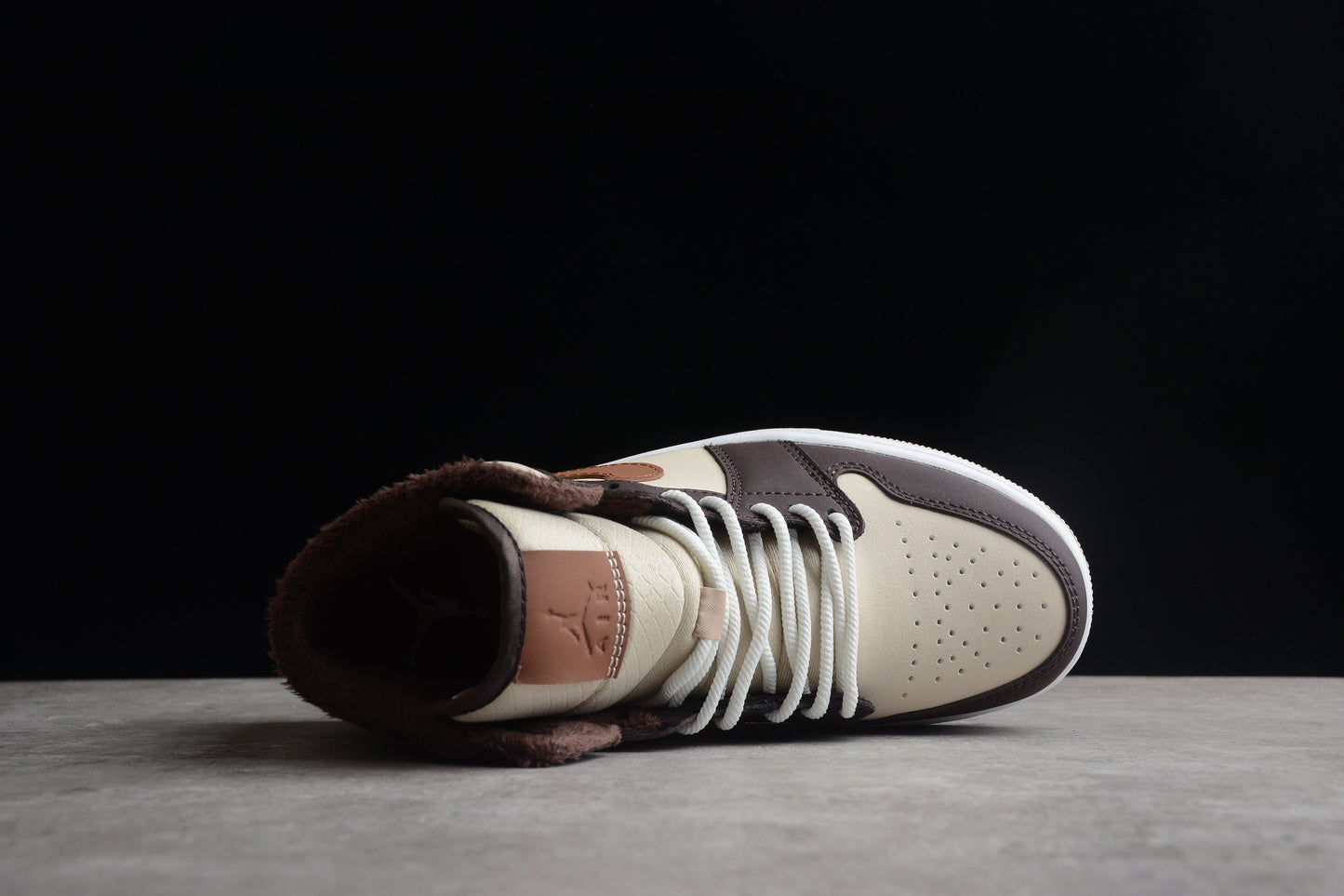 Air Jordan 1 Mid SE "Brown Basalt Fleece"