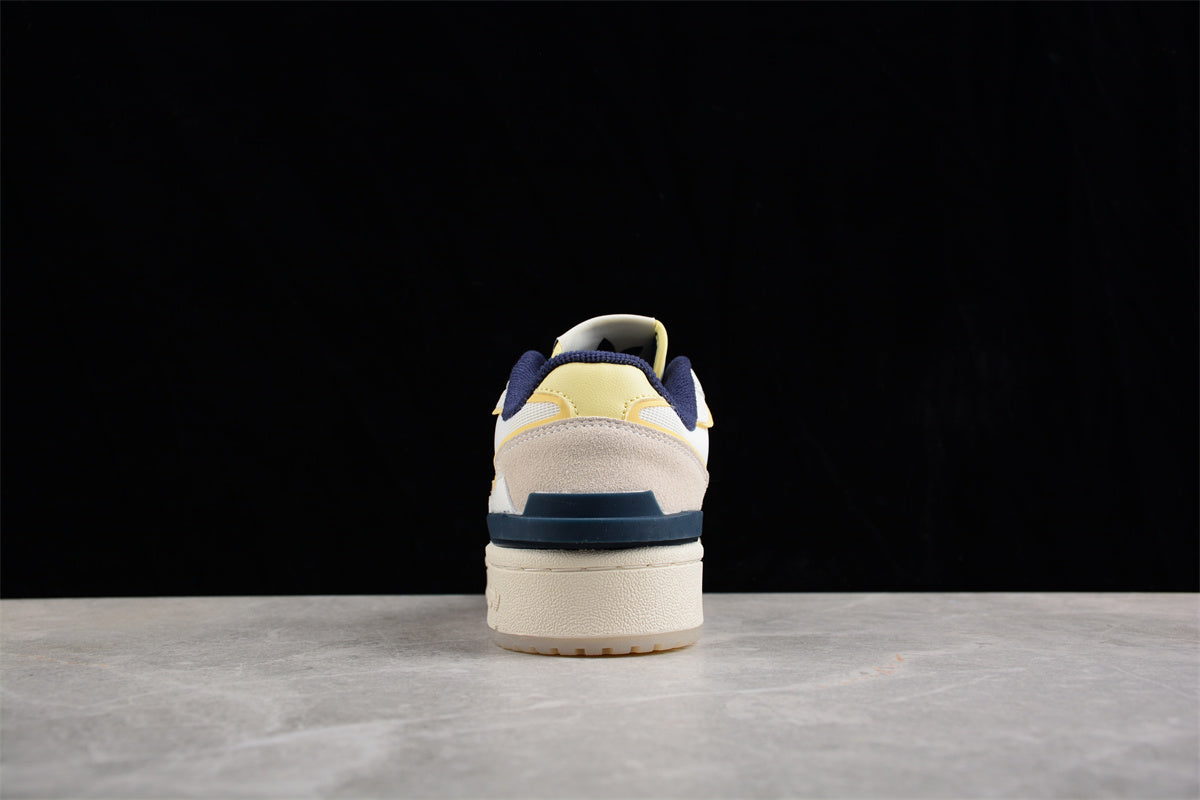 adidas Forum Exhibit Low in Off‑White/Shadow Navy