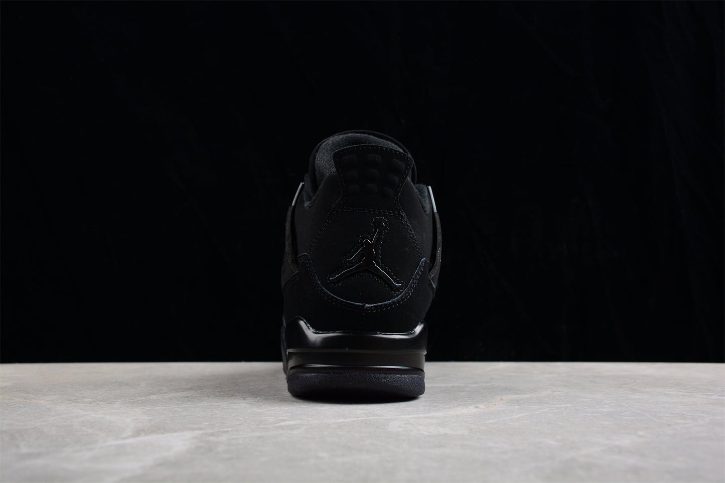 Air Jordan 4 Retro“Black Cat”