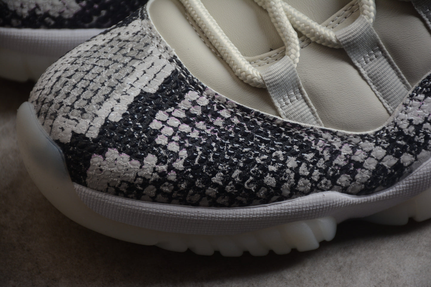 Air Jordan 11 Retro Low " Pure Violet "