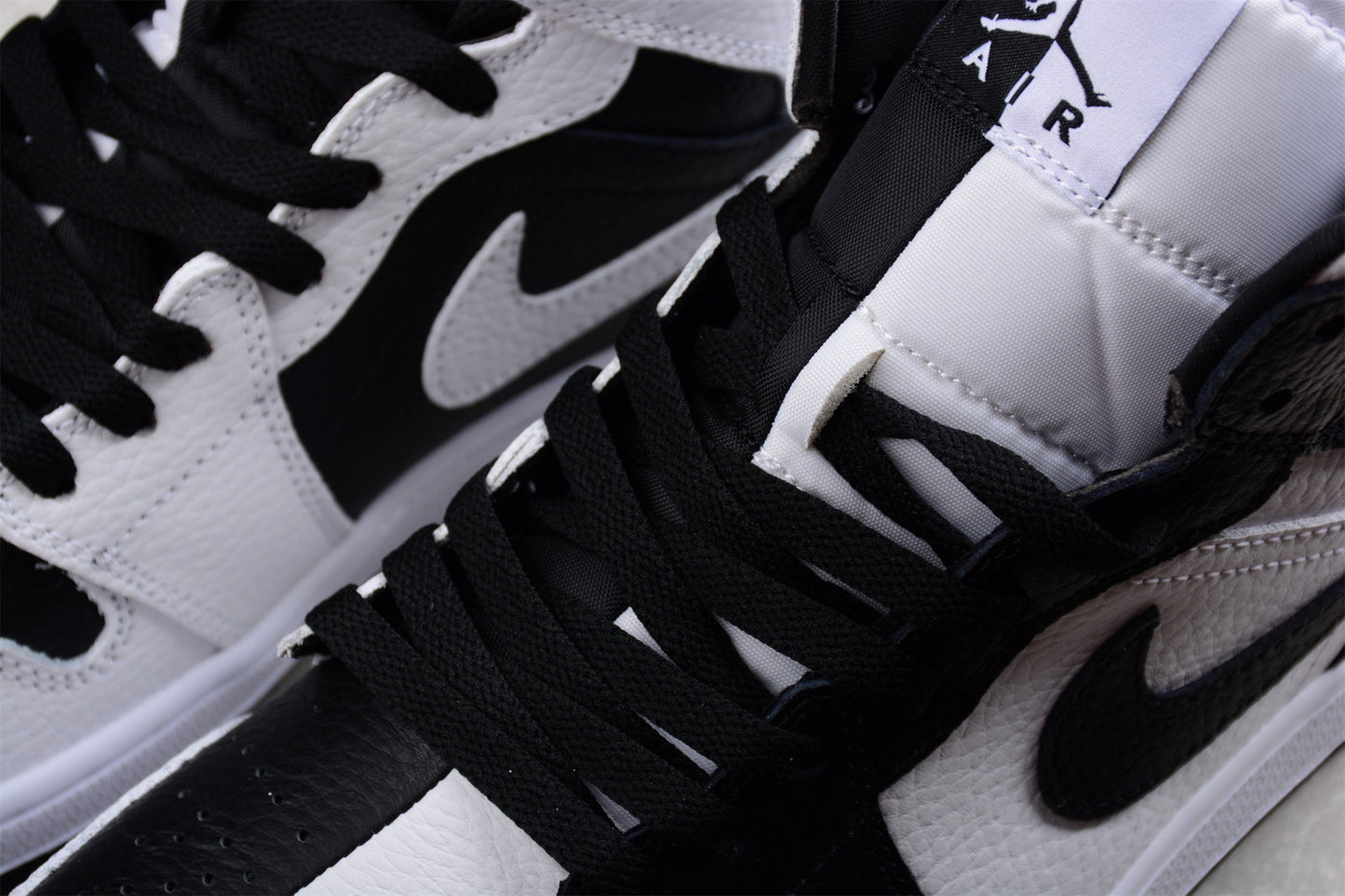 Air Jordan 1 Mid "Homage"