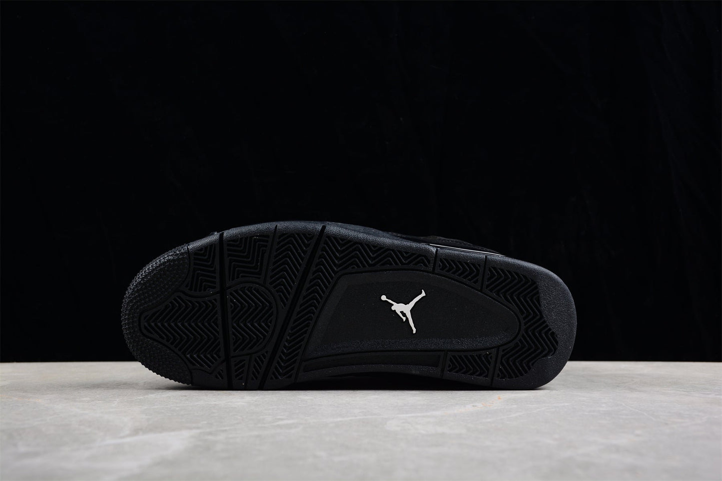 Air Jordan 4 Retro“Black Cat”