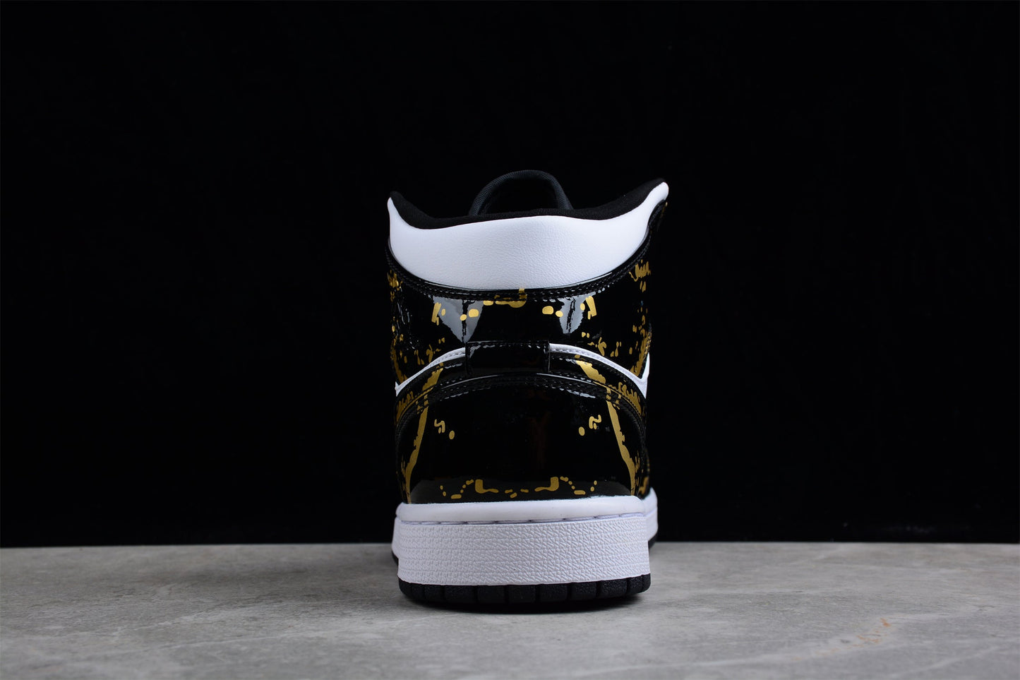 Air Jordan 1 Mid 'Patent Black White Gold'