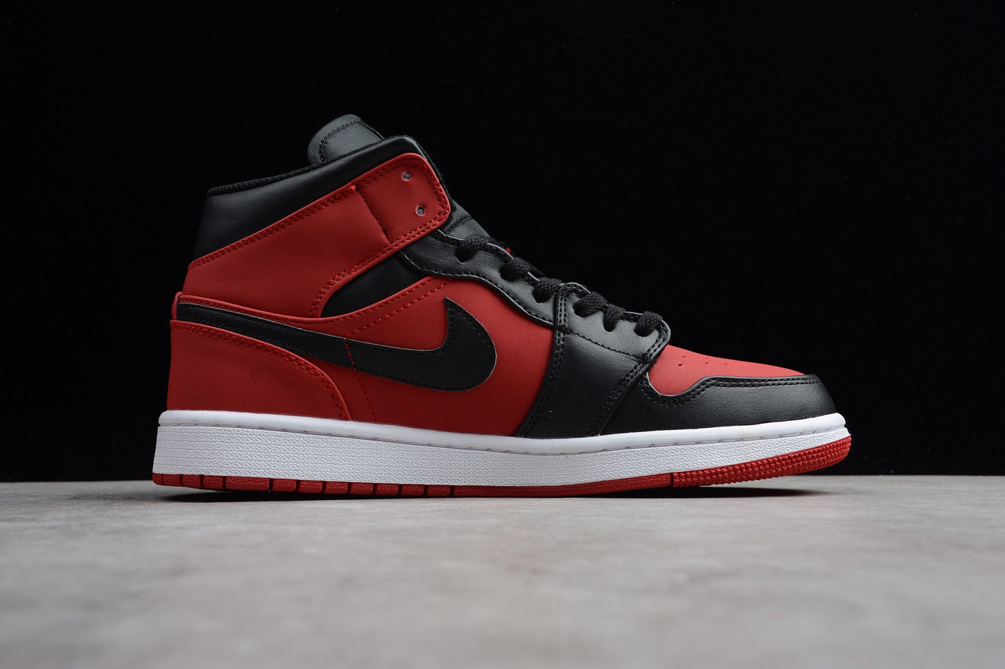 Air Jordan 1 Mid "Reverse Bred"