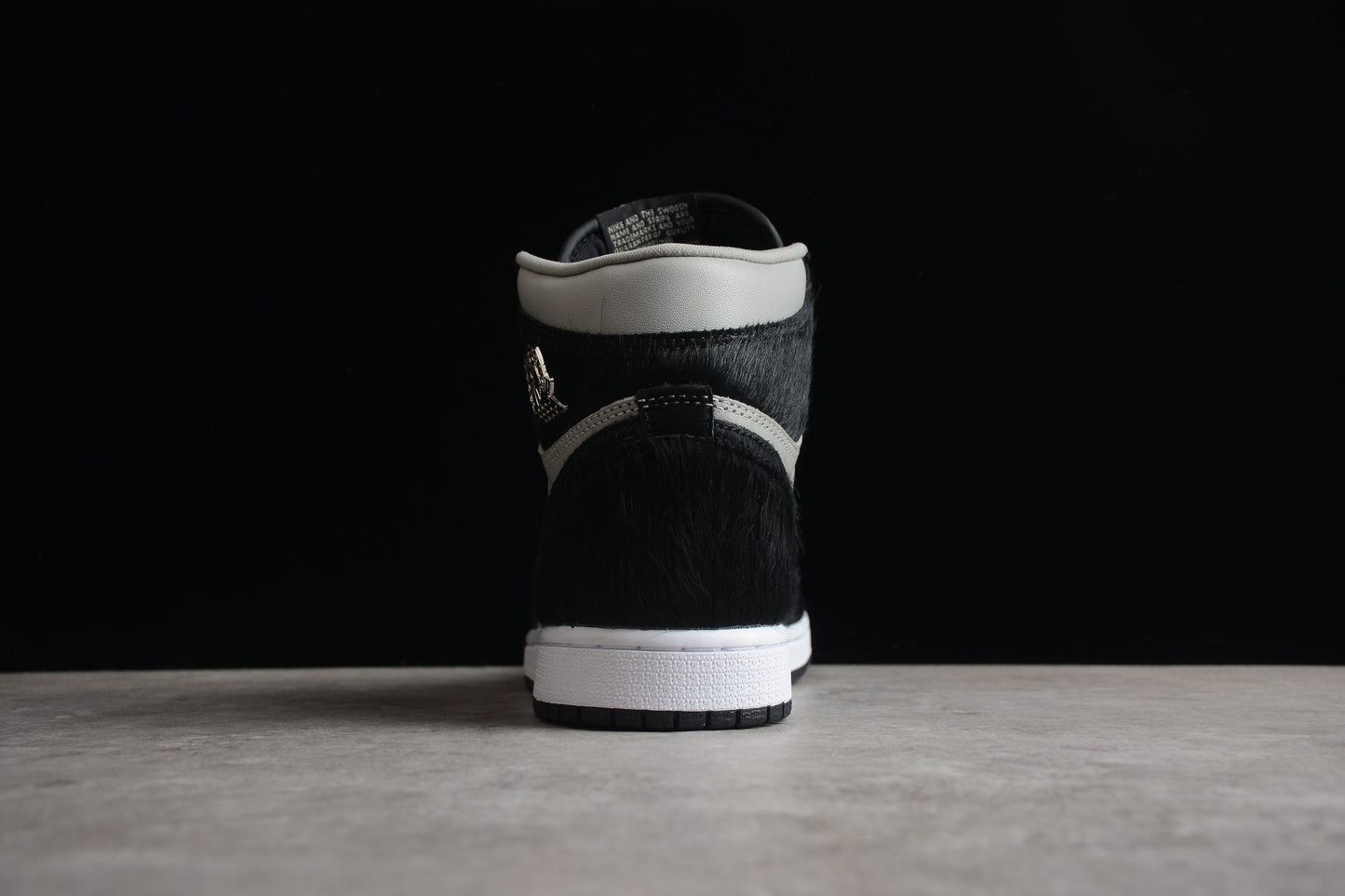 Nike Air Jordan 1 Retro High OG “Black/Medium Gray”