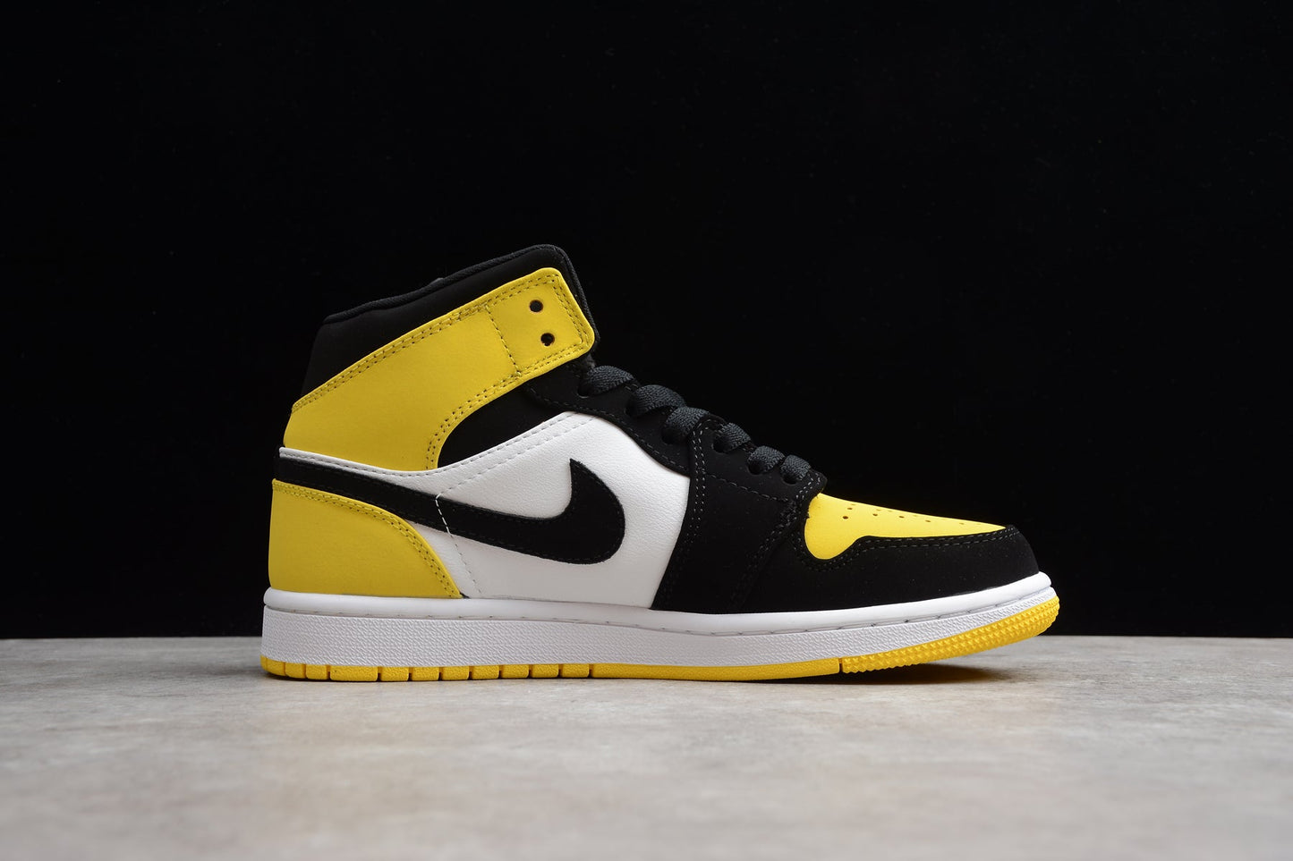 Nike Air Jordan 1 Mid SE "Tour Yellow/Black"