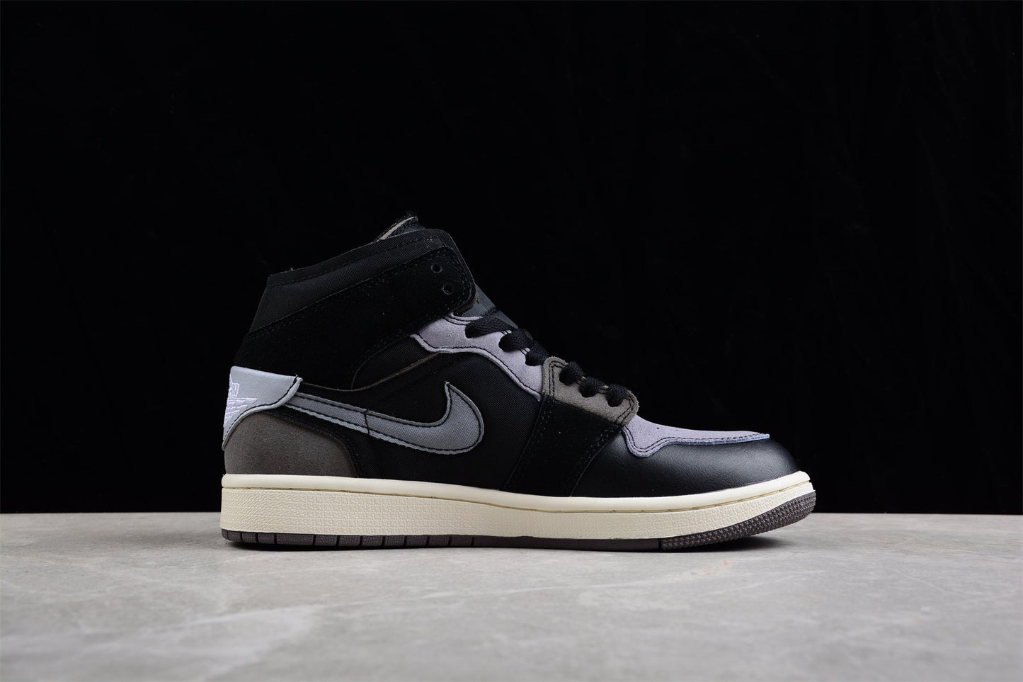 Air Jordan 1 Mid "Inside Out"