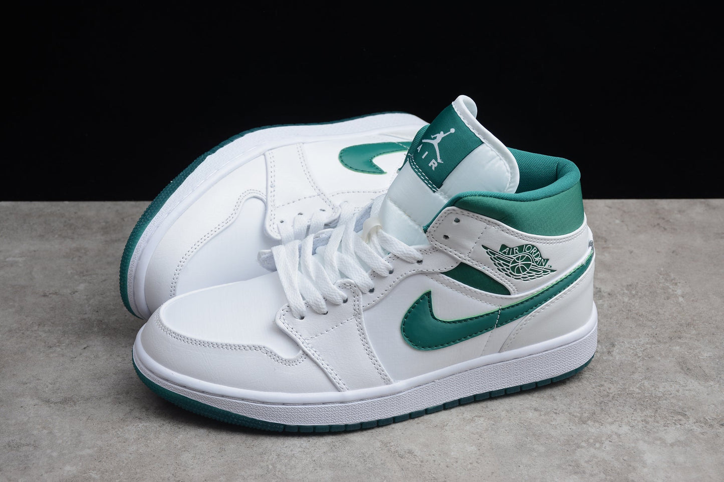 Air Jordan 1 Mid "White/Mystic Green"