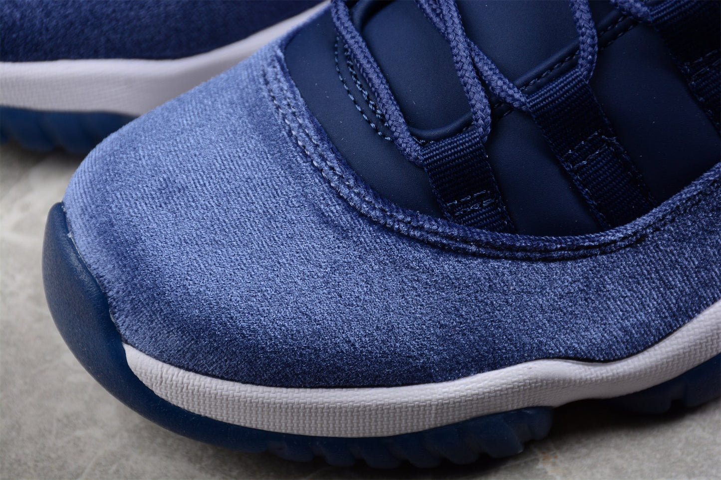 Air Jordan 11 Velvet "Midnight Navy"