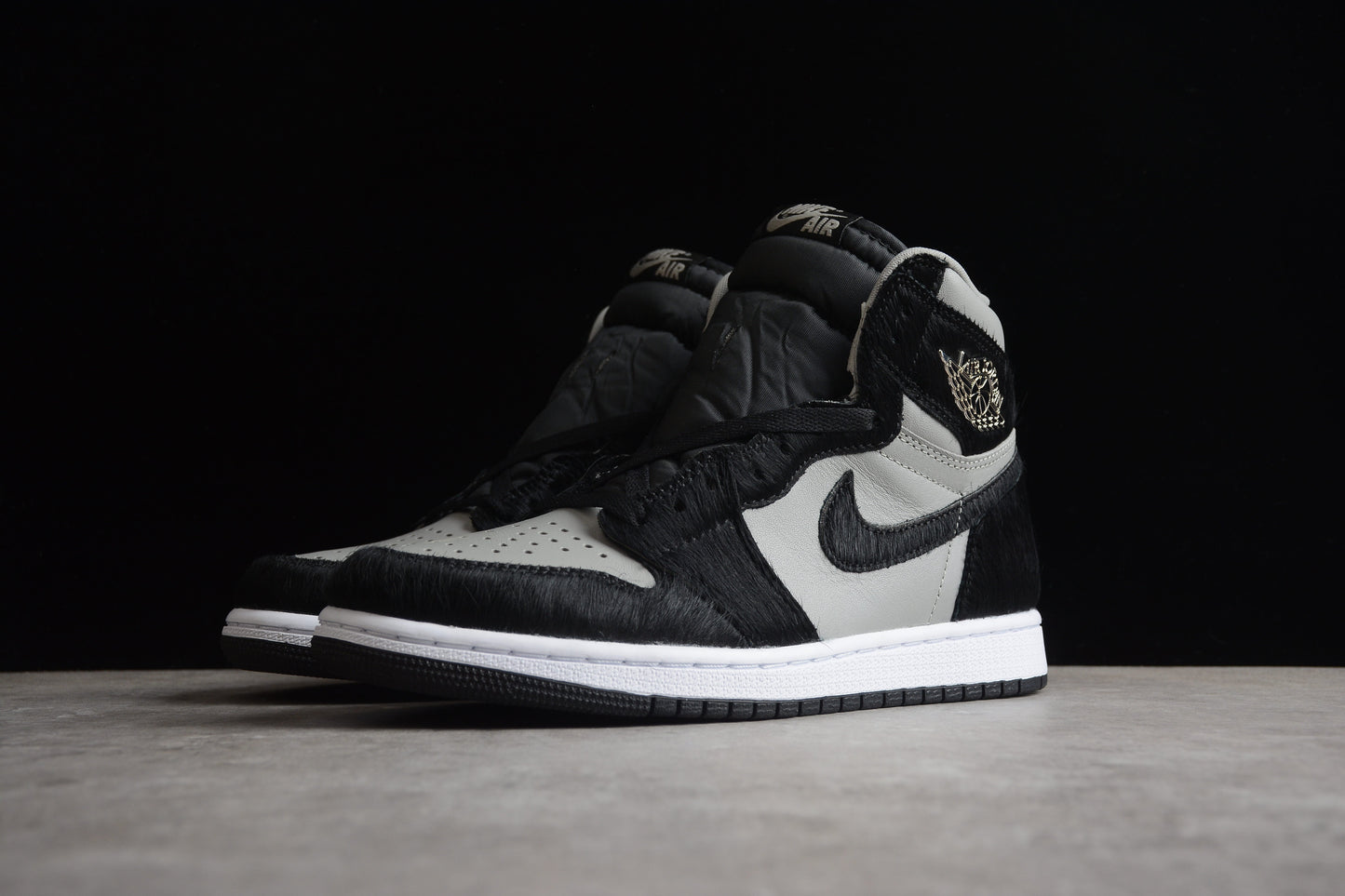 Nike Air Jordan 1 Retro High OG “Black/Medium Gray”