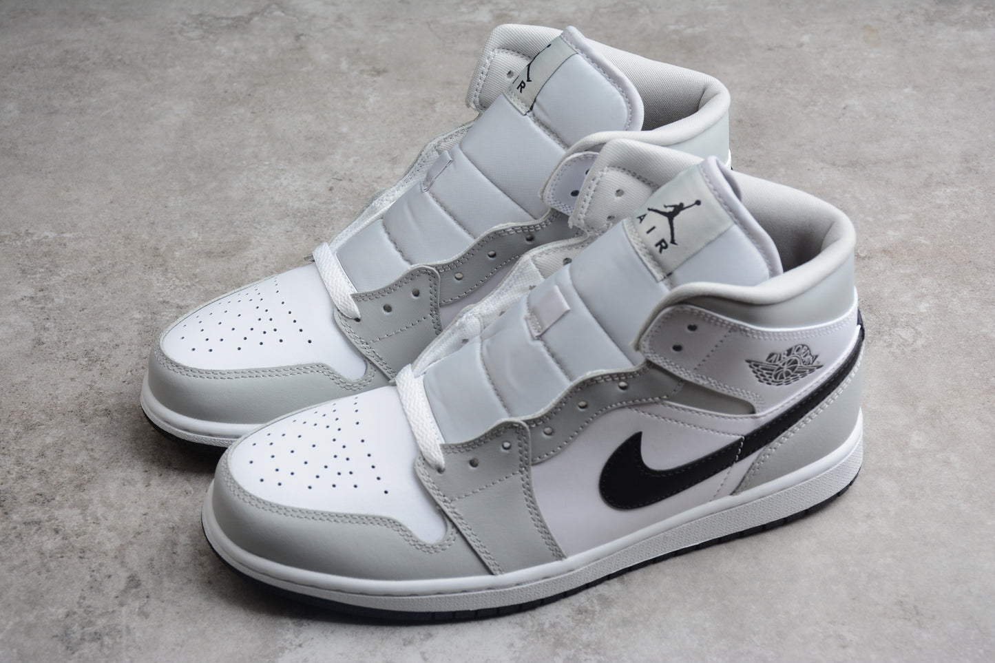 Nike Air Jordan 1 Mid "Grey Fog Black White"