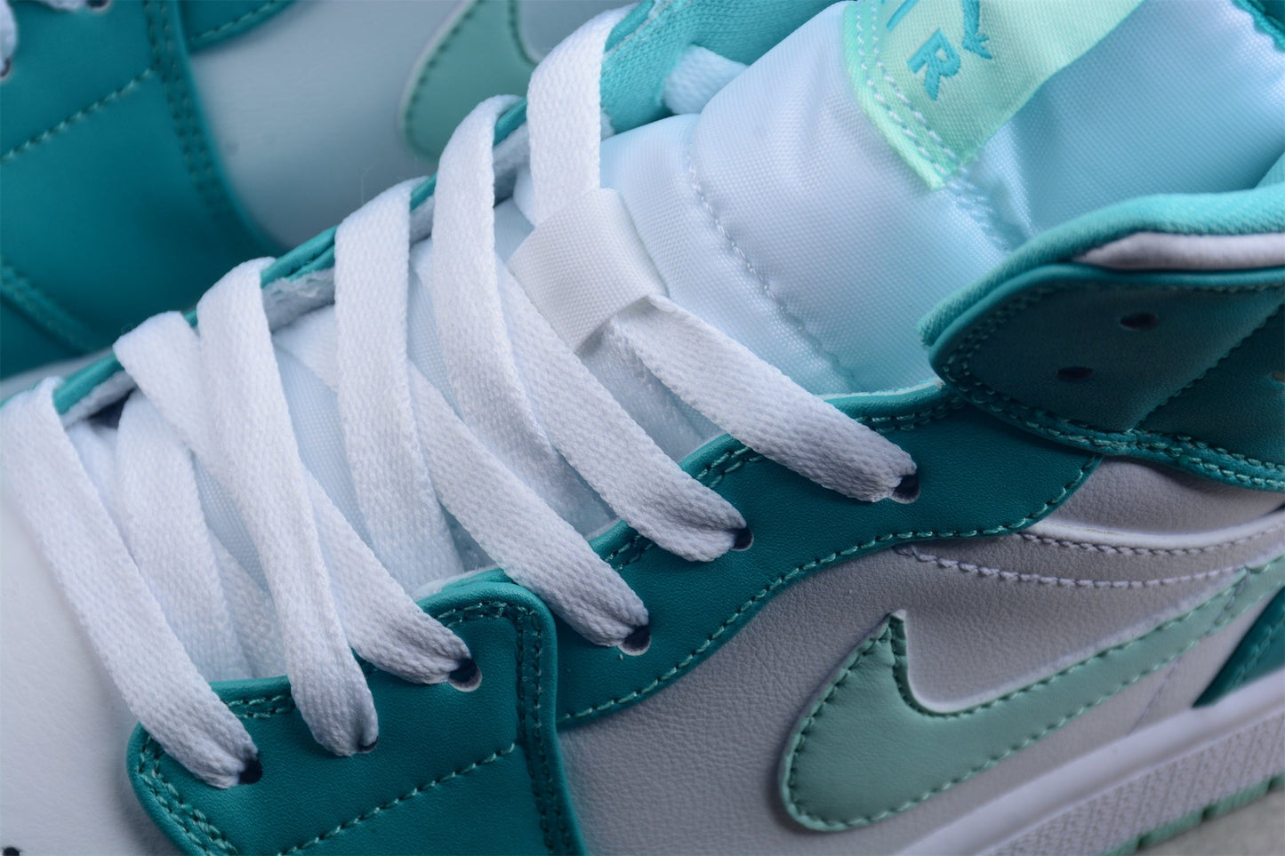 Air Jordan 1 Mid SE "Marine Green"