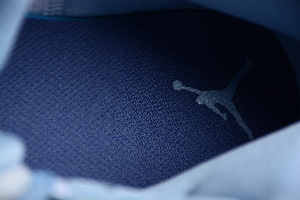 Nike Air Jordan 1 Mid "Diffused Blue"
