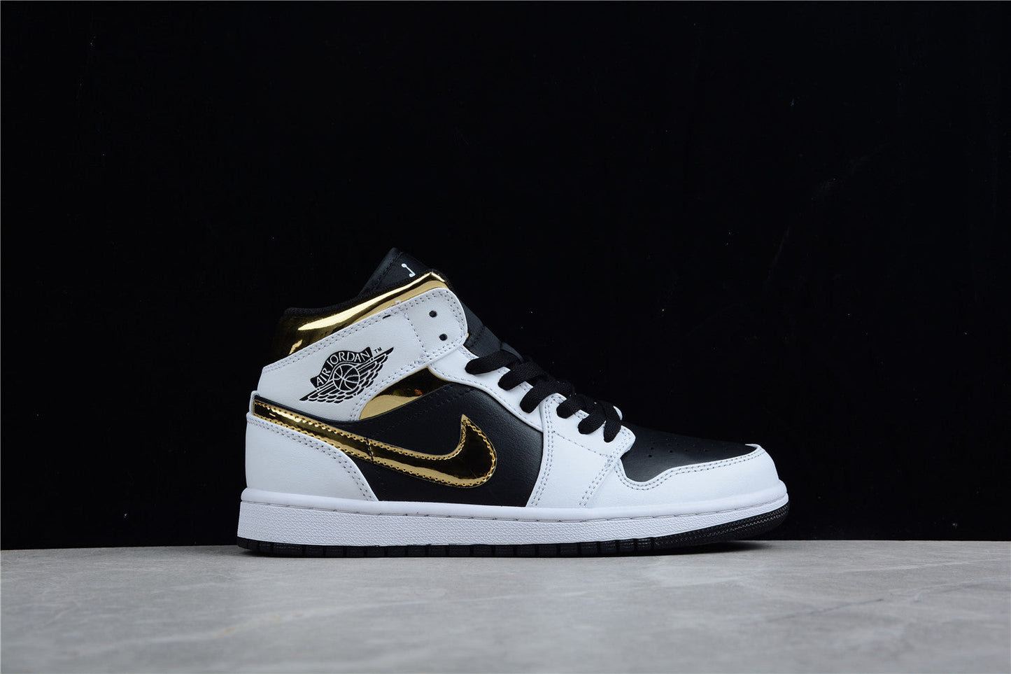 Nike Air Jordan 1 Mid GS White Gold Black