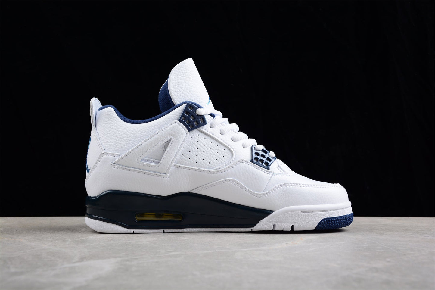 Air Jordan 4 "Columbia"