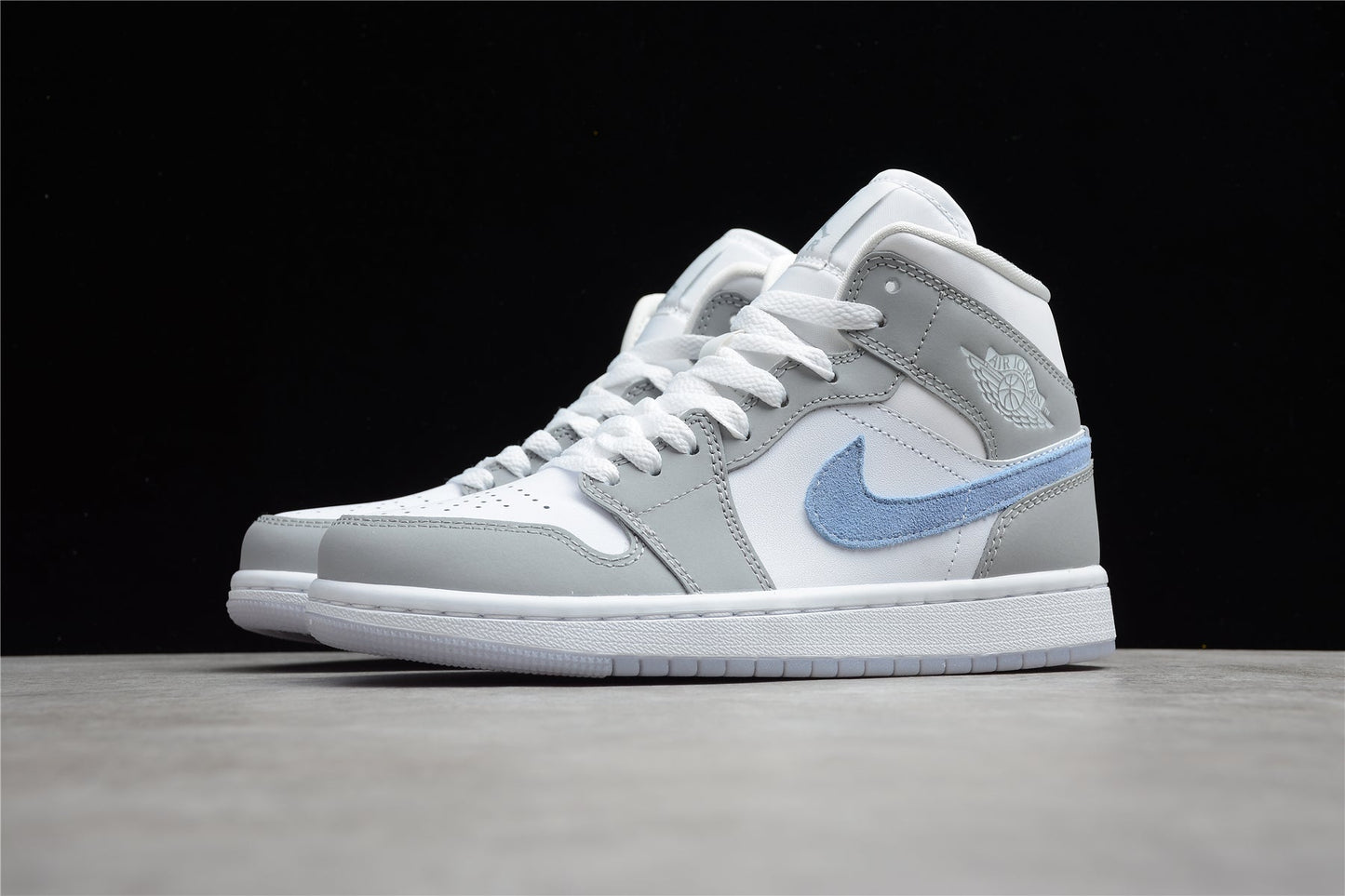 Air Jordan 1 Mid "Wolf Grey Aluminum"