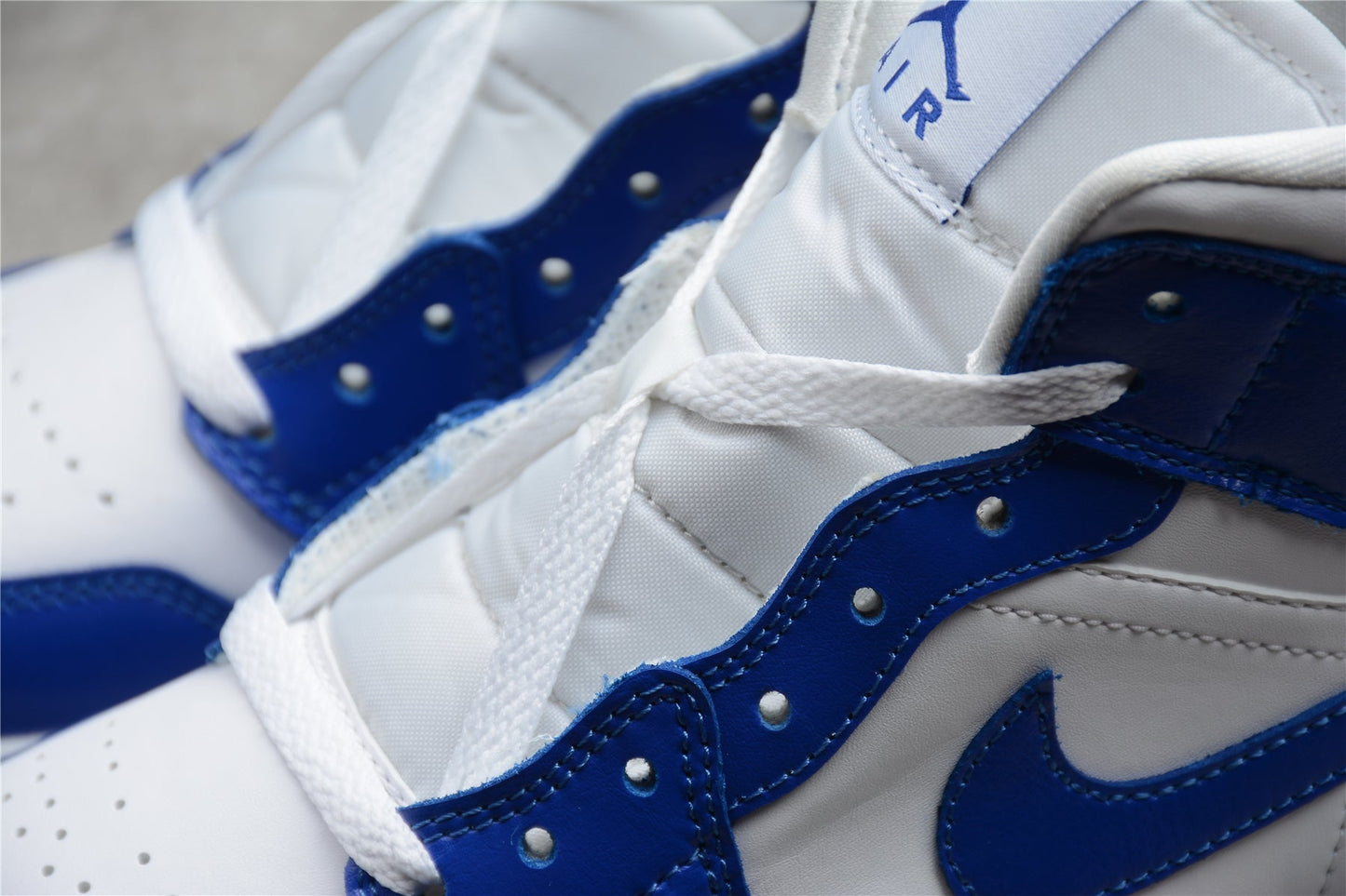 Nike Air Jordan 1 Mid 'Kentucky Blue'