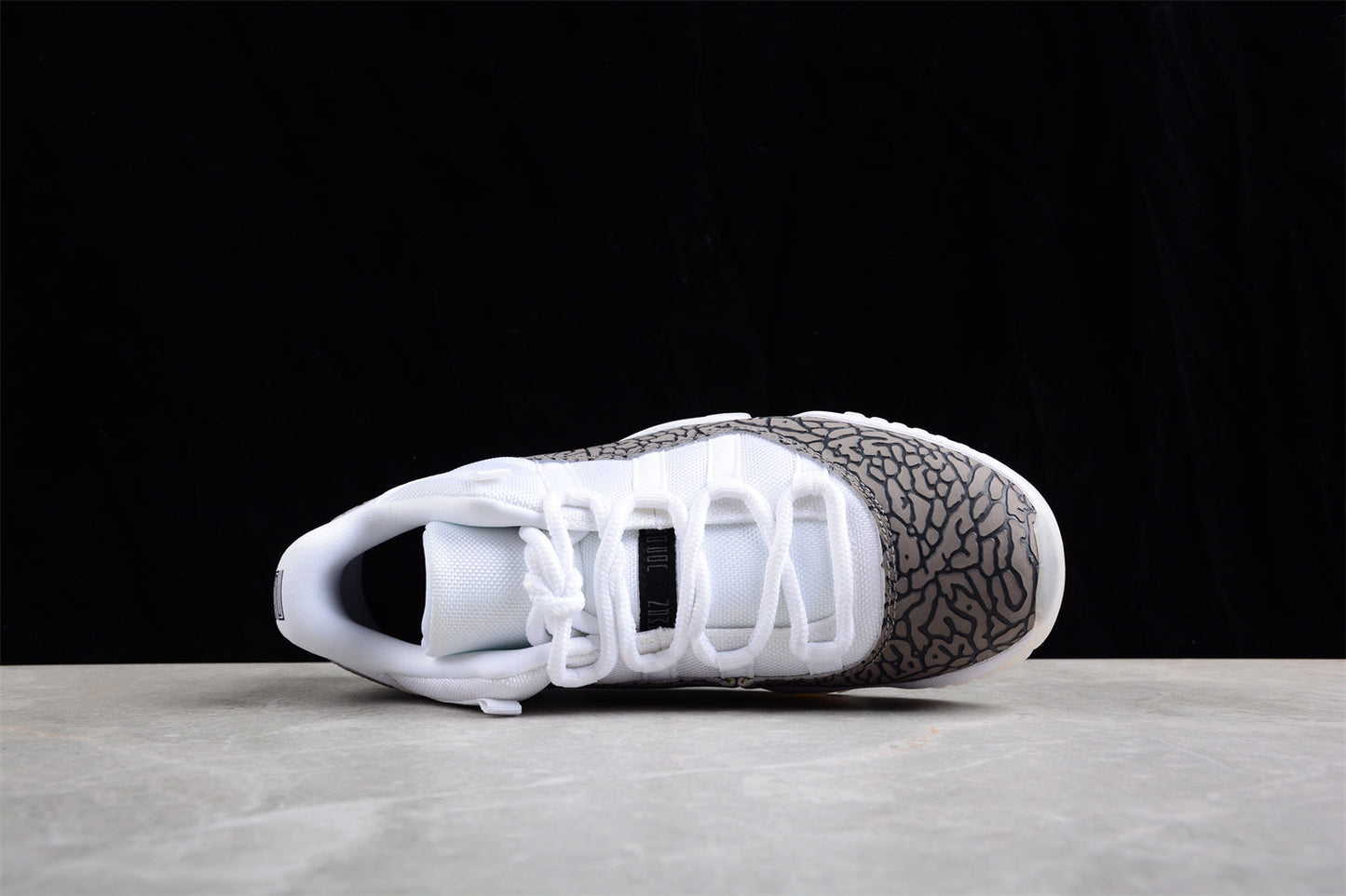 Air Jordan AJ11 Low "White Cement"