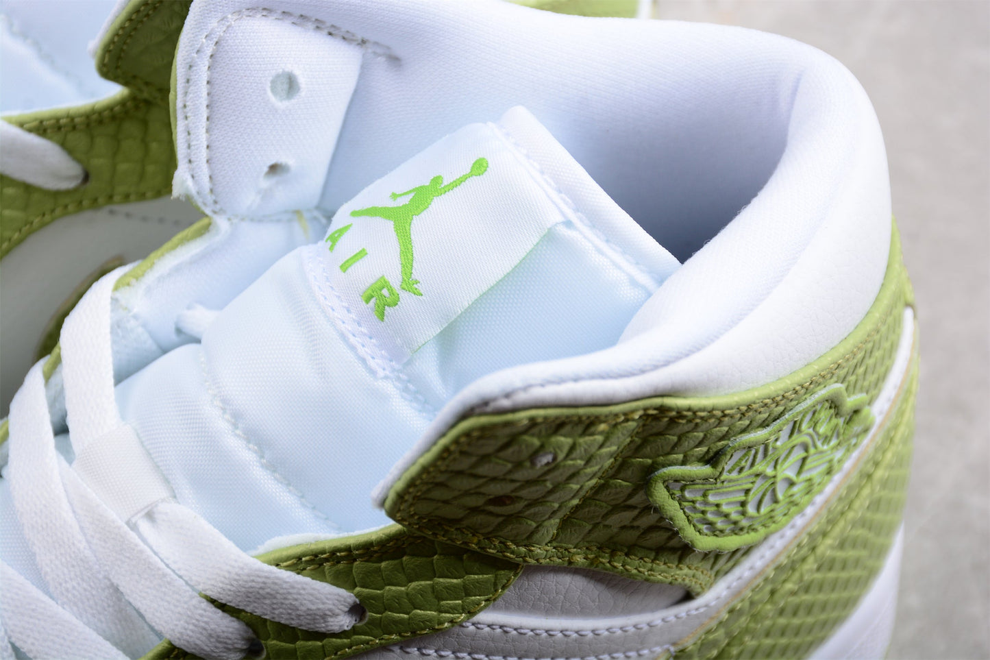 Nike Air Jordan 1 Mid SE "Green Python"