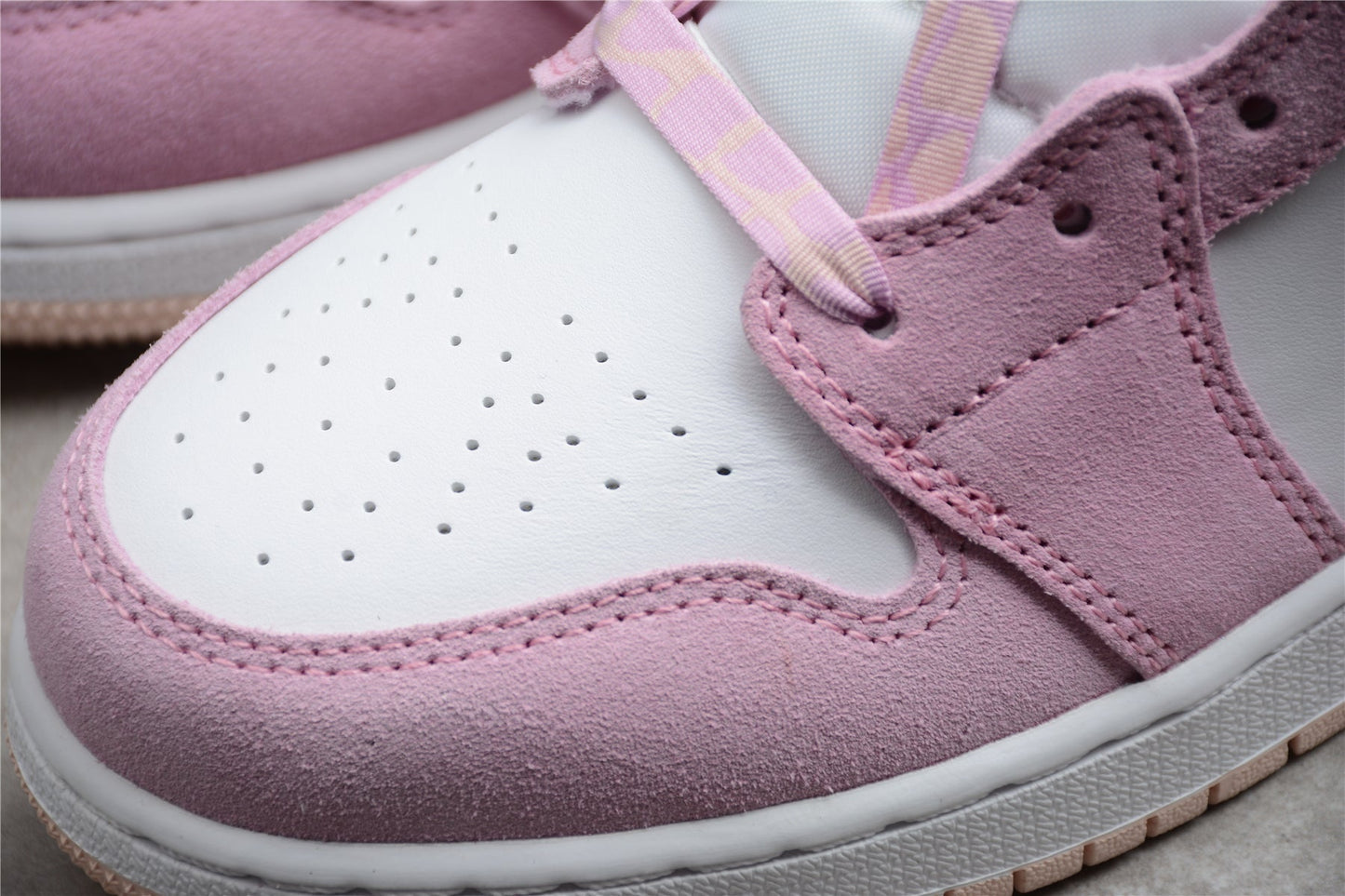 Air Jordan 1 Mid SE GS 'Arctic Pink'