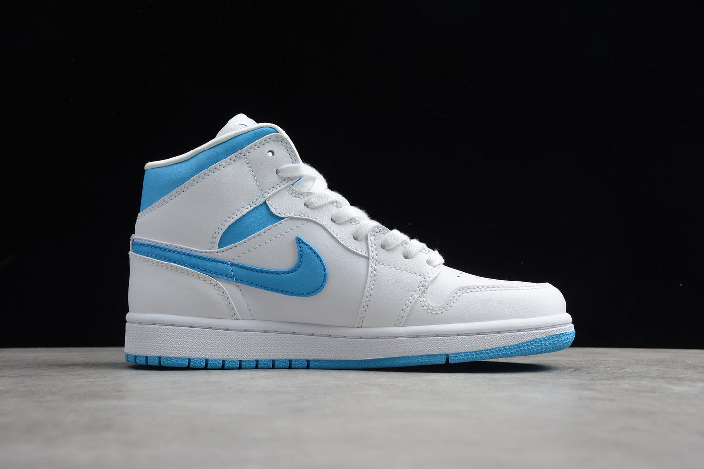 Nike Air Jordan 1 Mid "UNC White Dark Powder Blue"