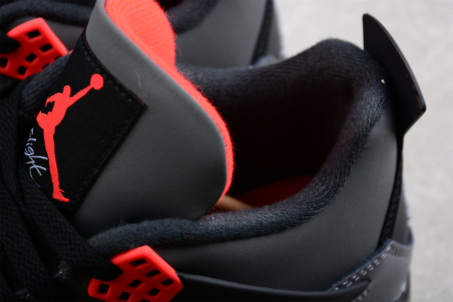 Air Jordan 4 Retro "Infrared"