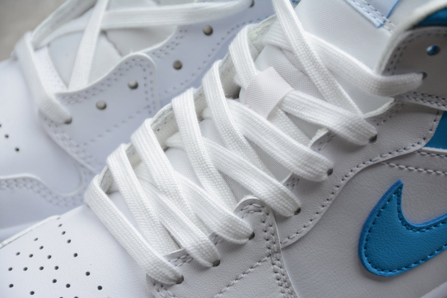 Nike Air Jordan 1 Mid "UNC White Dark Powder Blue"