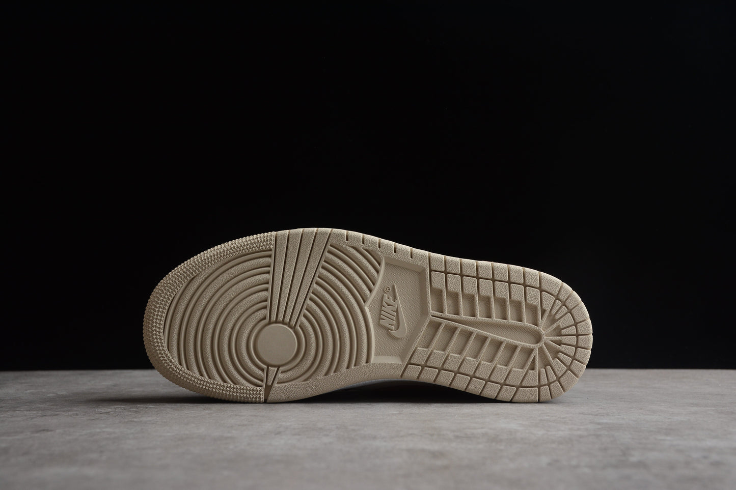 Air Jordan 1 Mid SE "Brown Basalt Fleece"